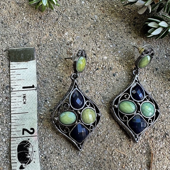 Vintage 🖤 Gothic Victorian Dangle Drop Earrings Black Green Baroque Cabochon - Picture 4 of 5